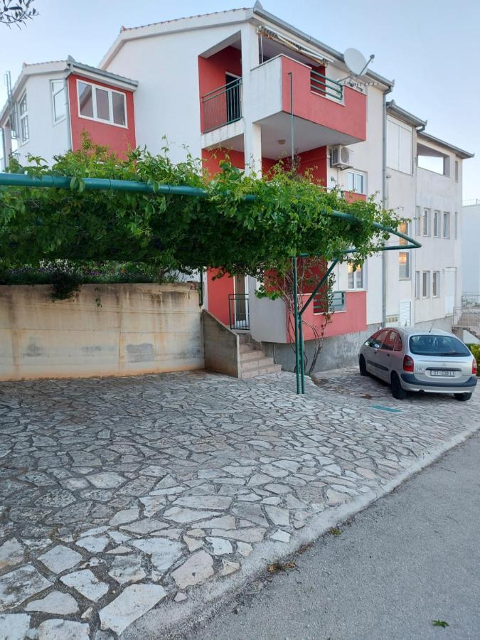 Apartmani Tatjana Okrug Gornji Exterior photo