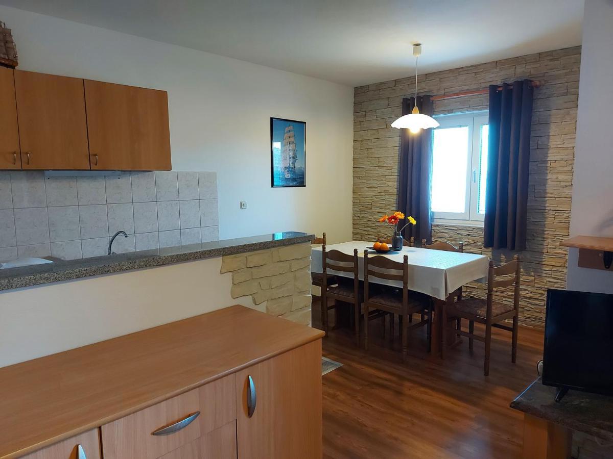 Apartmani Tatjana Okrug Gornji Exterior photo